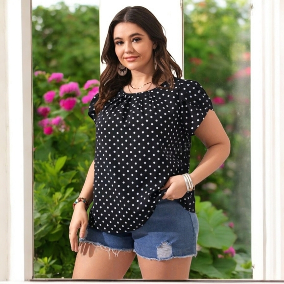 EMERY ROSE Plus Guipure Lace Insert Tee 4X - Picture 2 of 12